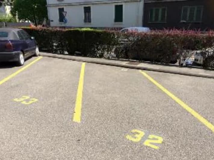 Places parking 32-34
